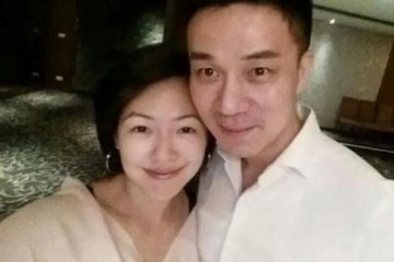 小S坐刘德华大腿闭眼摸姐夫胸肌为何对老公搂辣妹零忍受