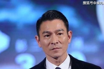 64岁周润发65岁成龙67岁洪金宝都老了唯一他没老婆年青30